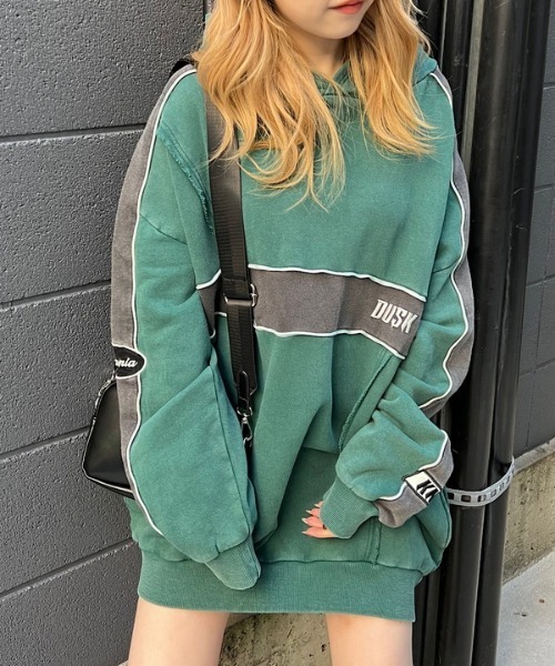 ROGER AND RAW（ロジャーアンドロウ）の「バイカラーパイピングスウェットフーディー（パーカー・レディース・ホワイト/ブラック/グリーン・MEDIUM）」の22枚目の写真