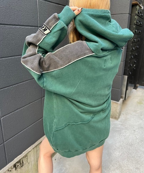 ROGER AND RAW（ロジャーアンドロウ）の「バイカラーパイピングスウェットフーディー（パーカー・レディース・ホワイト/ブラック/グリーン・MEDIUM）」の13枚目の写真