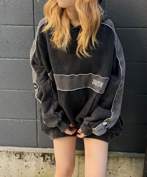 ROGER AND RAW（ロジャーアンドロウ）の「バイカラーパイピングスウェットフーディー（パーカー・レディース・ホワイト/ブラック/グリーン・MEDIUM）」の11枚目の写真