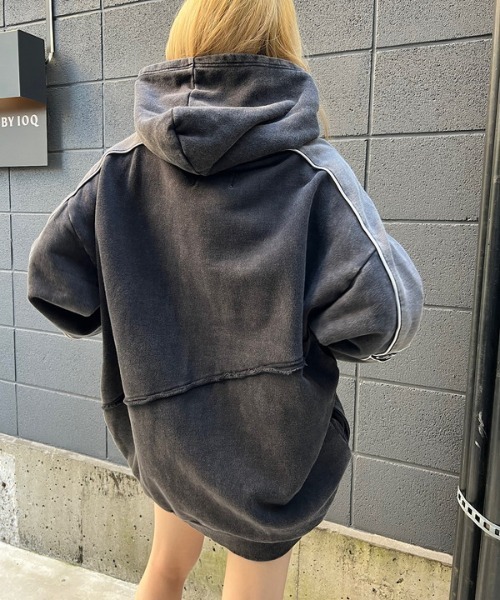 ROGER AND RAW（ロジャーアンドロウ）の「バイカラーパイピングスウェットフーディー（パーカー・レディース・ホワイト/ブラック/グリーン・MEDIUM）」の6枚目の写真