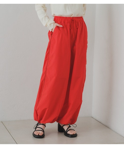 Kastane（カスタネ）の「【DISCUS別注】ナイロンジョガーパンツ（その他パンツ・レディース・ホワイト/チャコールグレー/レッド・1/2）」の3枚目の写真