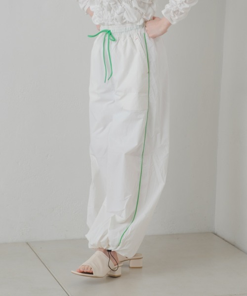 Kastane（カスタネ）の「【DISCUS別注】ナイロンジョガーパンツ（その他パンツ・レディース・ホワイト/チャコールグレー/レッド・1/2）」の16枚目の写真