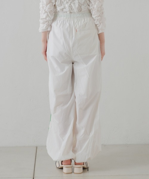 Kastane（カスタネ）の「【DISCUS別注】ナイロンジョガーパンツ（その他パンツ・レディース・ホワイト/チャコールグレー/レッド・1/2）」の8枚目の写真