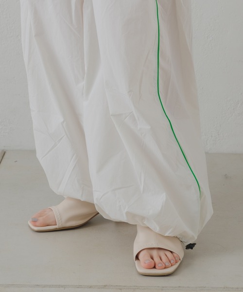 Kastane（カスタネ）の「【DISCUS別注】ナイロンジョガーパンツ（その他パンツ・レディース・ホワイト/チャコールグレー/レッド・1/2）」の15枚目の写真