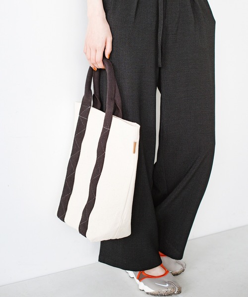 haco!（ハコ）の「【Threev】ロゴ刺繍入りトートバッグ（トートバッグ・レディース・キナリ/ブラック・ONE SIZE）」の7枚目の写真