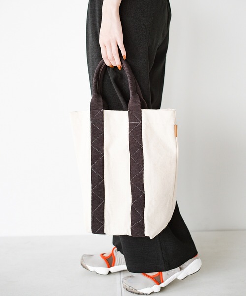 haco!（ハコ）の「【Threev】ロゴ刺繍入りトートバッグ（トートバッグ・レディース・キナリ/ブラック・ONE SIZE）」の8枚目の写真