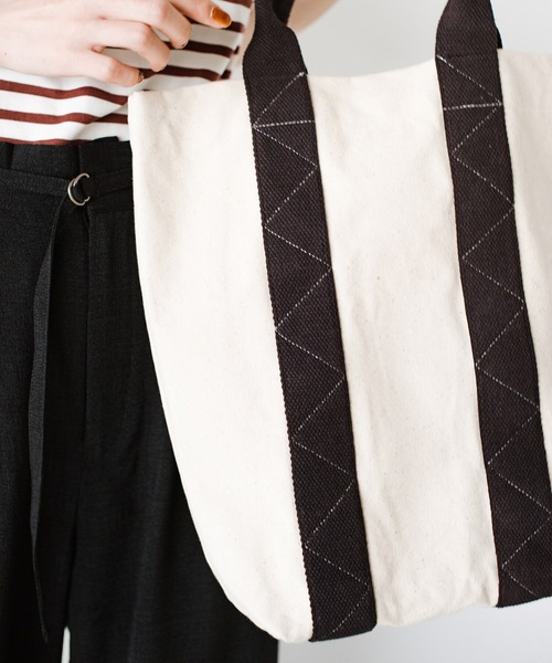 haco!（ハコ）の「【Threev】ロゴ刺繍入りトートバッグ（トートバッグ・レディース・キナリ/ブラック・ONE SIZE）」の15枚目の写真