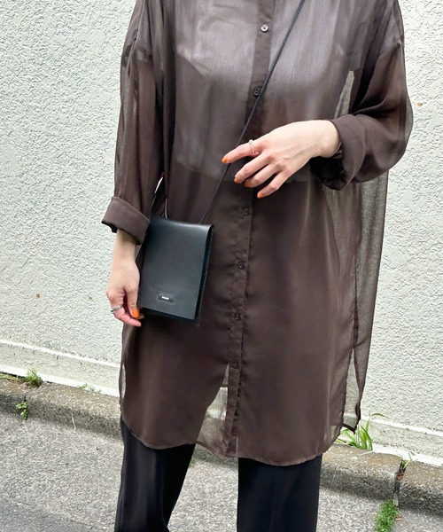 Beau're(ヴュレ)の「BEAURE ヴュレ ヌメ革 フラップ スマホ ショルダー(ショルダーバッグ・レディース・ブラック/ベージュ・FREE)」の18枚目の写真