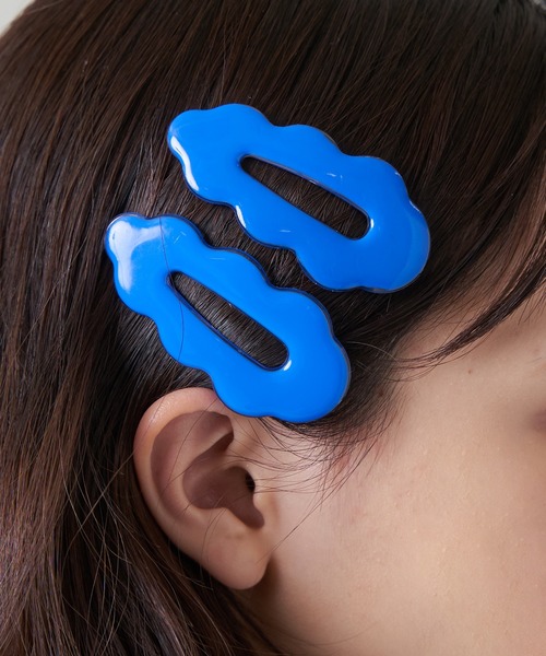 SPINNS(スピンズ)の「【2個セット】うねうねデザイン カラーヘアピン(ヘアピン・レディース・グリーン/ブルー/ピンク・ONESIZE)」の2枚目の写真