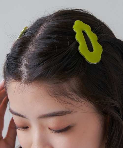 SPINNS(スピンズ)の「【2個セット】うねうねデザイン カラーヘアピン(ヘアピン・レディース・グリーン/ブルー/ピンク・ONESIZE)」の1枚目の写真