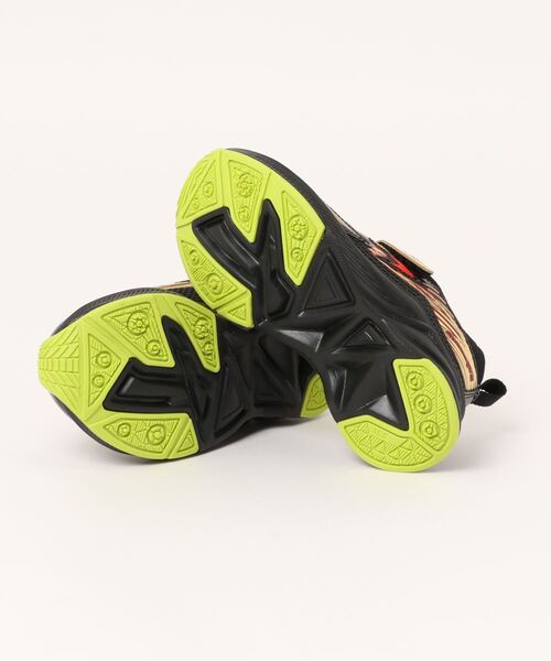 瞬足（シュンソク）の「瞬足 シュンソク GT-S【幅広3E】キッズスニーカー(ジーティーエス) JC-107（スニーカー・キッズ・ブラック/シルバー/ブルー・16.0cm/18.0cm/16.5cm/19.0cm/18.5cm/17.0cm/17.5cm）」の5枚目の写真