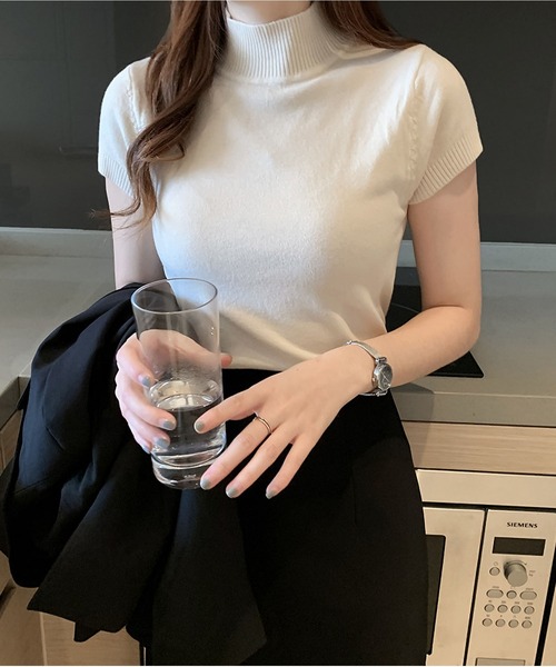 BLANC FICELLE(ブランフィセル)の「美シルエット フレンチスリーブ ハイネックニット(ニット/セーター・レディース・ブラック/Brick/グレー/アイボリー/ベージュ/グリーン/ダークグリーン・FREE)」の11枚目の写真