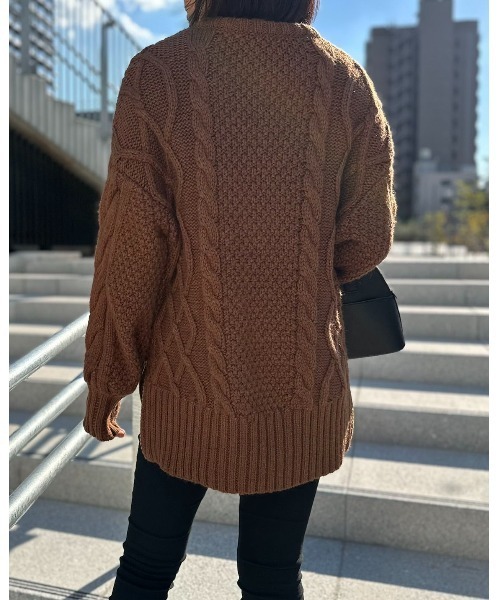 Emma Taylor（エマテイラー）の「サイドジップキーネックケーブル