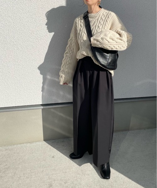 y/m by misato(イムバイミサト)の「ケーブル編みクルーネックニットトップス(ニット/セーター・レディース・アイボリー/ブラック・FREE)」の5枚目の写真