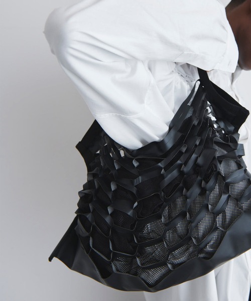 yoshiokubo（ヨシオクボ）の「yoshiokubo ヨシオクボ / CROSS LINE BAG L クロスラインビッグバッグ / YKS24901（トートバッグ・メンズ・グリーン/ブラック/イエロー・FREE）」の2枚目の写真