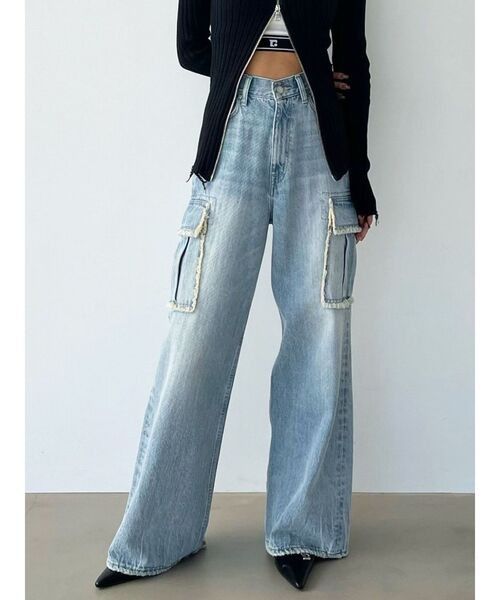 EMODA(エモダ)の「アウトポケットワイドジーンズ(デニムパンツ・レディース・ブルー/ライトブルー・SMALL/MEDIUM)」の4枚目の写真