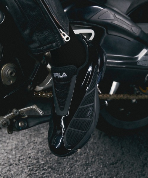 FILA（フィラ）の「レプリカ 2002 / REPLICA 2002（スニーカー・レディース・ブラック/ブラック×レッド/シルバー・23.0cm/23.5cm/24.0cm/24.5cm/25.0cm/25.5cm/26.0cm/26.5cm/27.0cm/27.5cm/28.0cm/29.0cm）」の8枚目の写真