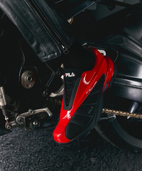 FILA（フィラ）の「レプリカ 2002 / REPLICA 2002（スニーカー・レディース・ブラック/ブラック×レッド/シルバー・23.0cm/23.5cm/24.0cm/24.5cm/25.0cm/25.5cm/26.0cm/26.5cm/27.0cm/27.5cm/28.0cm/29.0cm）」の9枚目の写真