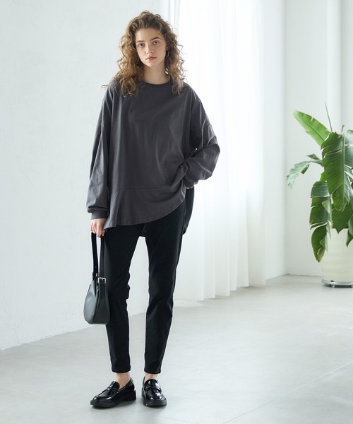 coca(coca)(コカ)の「裾フレアチュニックロングTシャツ(Tシャツ/カットソー・レディース・チャコール/ホワイト・L/M)」の5枚目の写真