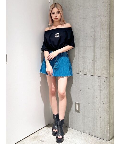 GYDA(ジェイダ)の「タックプリーツ デニムスカートライクショートパンツ(デニムスカート・レディース・ライトブルー/ブルー・MEDIUM/SMALL)」の15枚目の写真