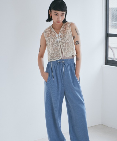 mag.by c(マグバイシー)の「(mag.by c)エンブロイダリーベスト(ベスト・レディース・ブラック/ベージュ・FREE)」の9枚目の写真