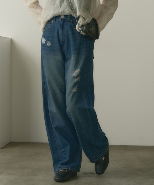 AO2(アオズ)の「Damage Curve Denim / ダメージ加工 カーブデニムパンツ(デニムパンツ・レディース・ライトブルー/ネイビー/ホワイト・M/S)」の6枚目の写真