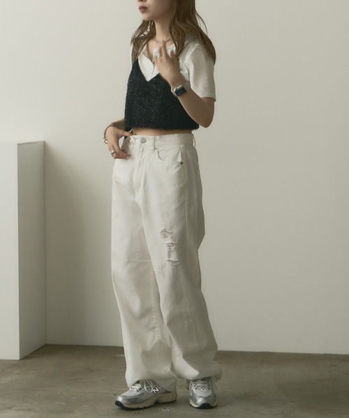 AO2(アオズ)の「Damage Curve Denim / ダメージ加工 カーブデニムパンツ(デニムパンツ・レディース・ライトブルー/ネイビー/ホワイト・M/S)」の10枚目の写真