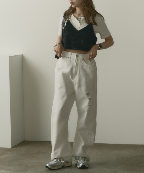 AO2(アオズ)の「Damage Curve Denim / ダメージ加工 カーブデニムパンツ(デニムパンツ・レディース・ライトブルー/ネイビー/ホワイト・M/S)」の5枚目の写真