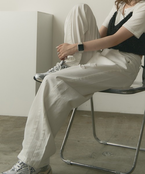 AO2(アオズ)の「Damage Curve Denim / ダメージ加工 カーブデニムパンツ(デニムパンツ・レディース・ライトブルー/ネイビー/ホワイト・M/S)」の9枚目の写真