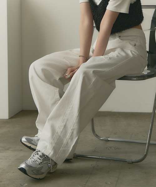 AO2(アオズ)の「Damage Curve Denim / ダメージ加工 カーブデニムパンツ(デニムパンツ・レディース・ライトブルー/ネイビー/ホワイト・M/S)」の8枚目の写真