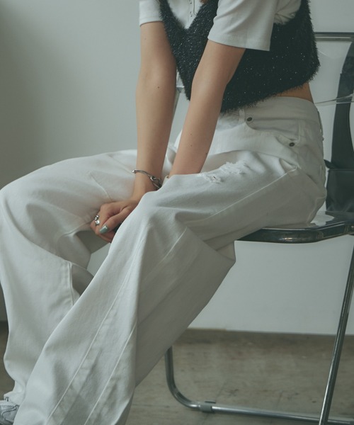 AO2(アオズ)の「Damage Curve Denim / ダメージ加工 カーブデニムパンツ(デニムパンツ・レディース・ライトブルー/ネイビー/ホワイト・M/S)」の21枚目の写真