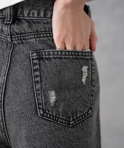 WEGO（ウィゴー）の「WEGO/ダメージデニムショートパンツ（デニムパンツ・レディース・ライトインディゴブルー/ブラック系その他/ブルー系1・X-SMALL/SMALL/MEDIUM）」の7枚目の写真