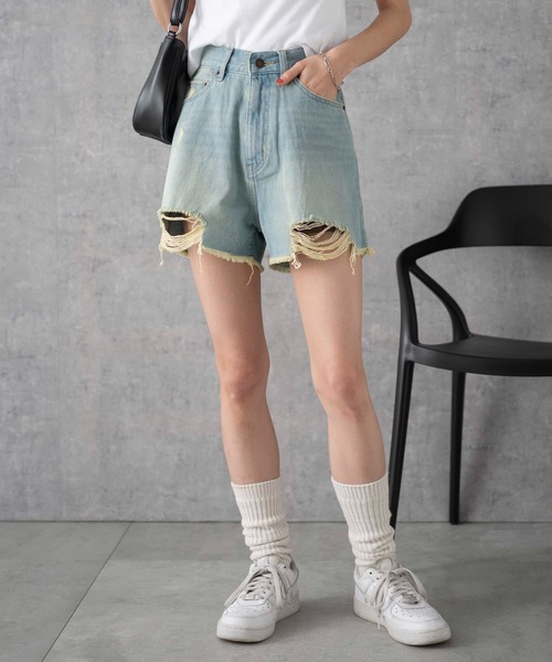 WEGO（ウィゴー）の「WEGO/ダメージデニムショートパンツ（デニムパンツ・レディース・ライトインディゴブルー/ブラック系その他/ブルー系1・X-SMALL/SMALL/MEDIUM）」の15枚目の写真