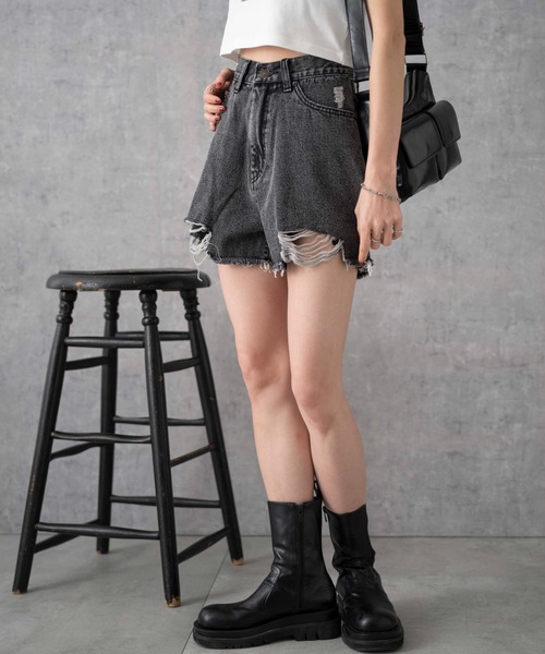 WEGO（ウィゴー）の「WEGO/ダメージデニムショートパンツ（デニムパンツ・レディース・ライトインディゴブルー/ブラック系その他/ブルー系1・X-SMALL/SMALL/MEDIUM）」の10枚目の写真