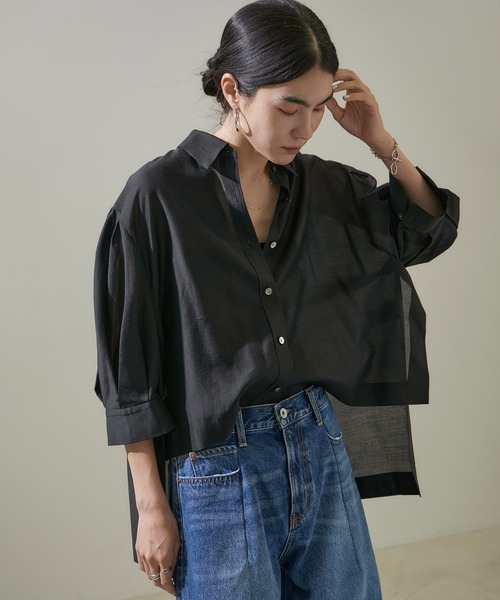 SALON adam et rope'（サロン アダム エ ロペ）の「ボリュームスリーブクロップドシアーブラウス/シャツ（シャツ/ブラウス・レディース・ホワイト/ブラック/ブラウン系その他2・FREE）」の3枚目の写真