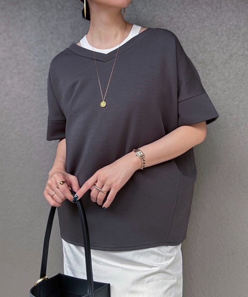 Emma Taylor(エマテイラー)の「ネックが選べる!ライトダンボールダブルスリーブプルオーバー(Tシャツ/カットソー・レディース・ベージュ/ホワイト/ブラウン/チャコールグレー/ブラック/ネイビー/ブラック系その他/グレー系その他/ブラウン系その他/ベージュ系その他/ホワイト系その他・FREE)」の6枚目の写真