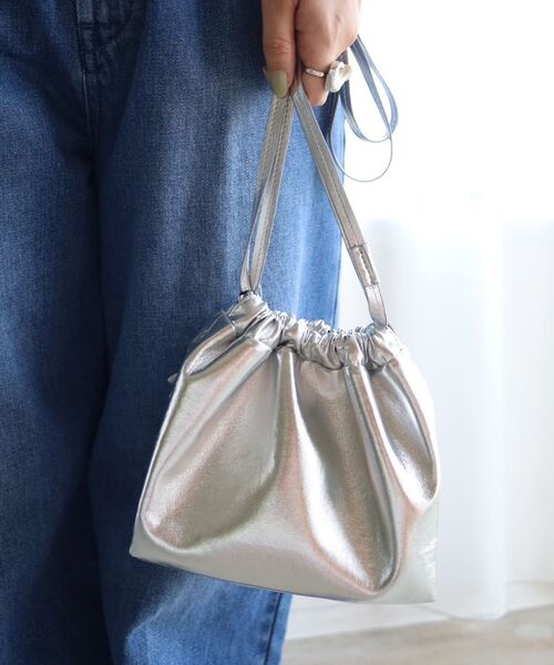 le.coeur blanc(ルクールブラン)の「フラワードロストバッグ(ショルダーバッグ・レディース・シルバー/ブラック・FREE)」の7枚目の写真