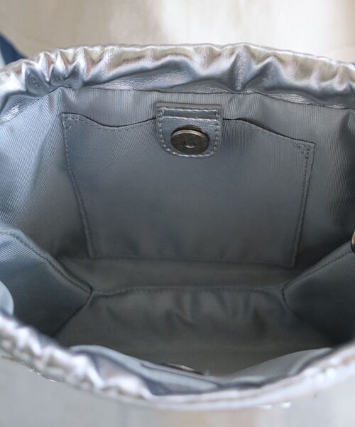 le.coeur blanc(ルクールブラン)の「フラワードロストバッグ(ショルダーバッグ・レディース・シルバー/ブラック・FREE)」の8枚目の写真