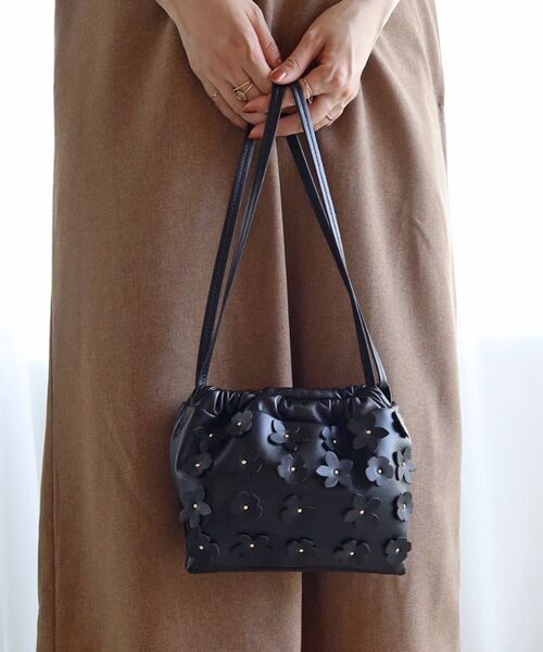 le.coeur blanc(ルクールブラン)の「フラワードロストバッグ(ショルダーバッグ・レディース・シルバー/ブラック・FREE)」の13枚目の写真
