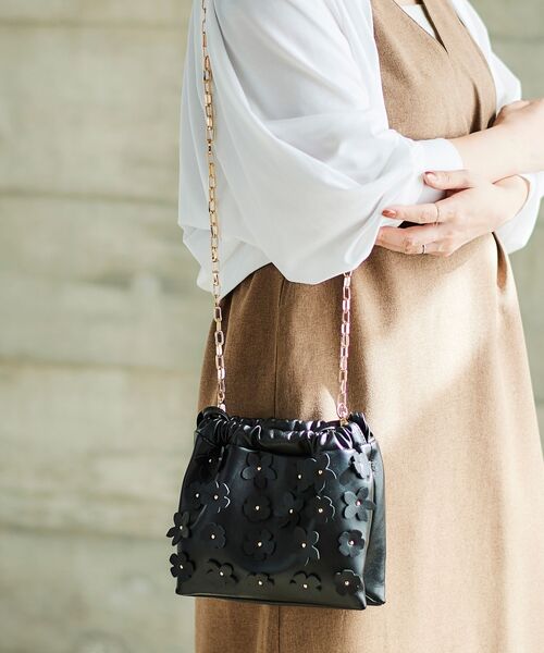 le.coeur blanc(ルクールブラン)の「フラワードロストバッグ(ショルダーバッグ・レディース・シルバー/ブラック・FREE)」の21枚目の写真