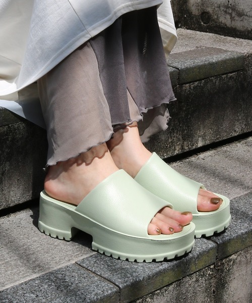 Balancoire（ブランコアール）の「超軽量ワントーンスライドサンダル（サンダル・レディース・グレー/ブラック/アイボリー/グリーン・M/L/LL/S）」の4枚目の写真