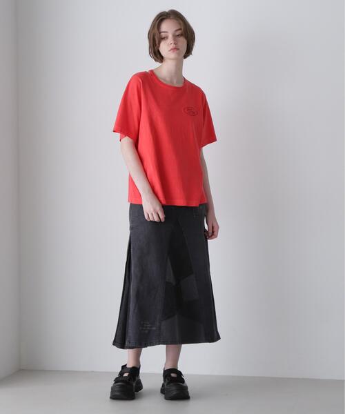 AVIREX(アヴィレックス)の「OPEN NECK BACK TACK FADEWASH T-SHIRT/オープンネック バックタック フェイドウォッシュTシャツ(Tシャツ/カットソー・レディース・レッド/チャコールグレー/アイボリー・F)」の5枚目の写真