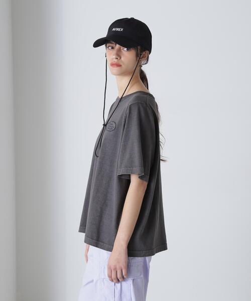AVIREX(アヴィレックス)の「OPEN NECK BACK TACK FADEWASH T-SHIRT/オープンネック バックタック フェイドウォッシュTシャツ(Tシャツ/カットソー・レディース・レッド/チャコールグレー/アイボリー・F)」の18枚目の写真