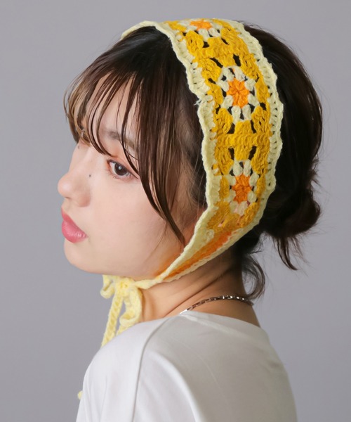 SPINNS(スピンズ)の「コットンニットヘアバンド/フラワー(ヘアバンド・レディース・イエロー/ブルー・ONESIZE)」の2枚目の写真