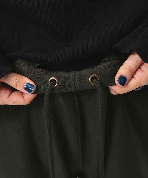 BEAMS BOY(ビームスボーイ)の「Champion × BEAMS BOY / 別注 ロゴ リバースウィーブ(R) パンツ(スウェットパンツ・レディース・スミクロ/グレー・SMALL)」の3枚目の写真