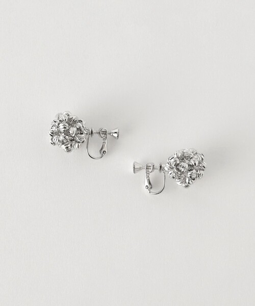 green label relaxing(グリーンレーベルリラクシング)の「カットビーズ ボール イヤリング(イヤリング・レディース・ゴールド/シルバー・FREE)」の2枚目の写真