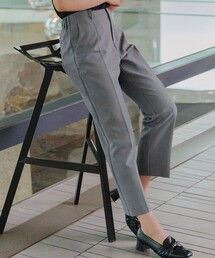 テーパードパンツ