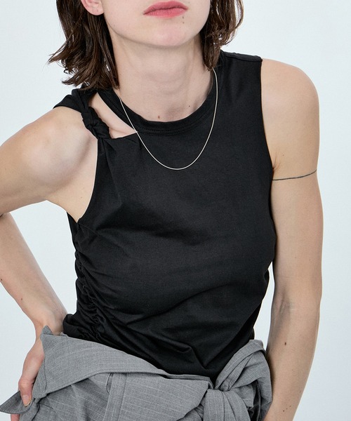 M TO R(ムウトアール)の「NO-SLEEVE KNOT DEZIGN TOPS(タンクトップ・レディース・ブラック/レッド/ライトグレー・40/38)」の2枚目の写真