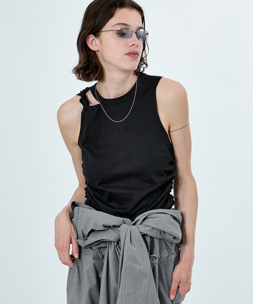 M TO R(ムウトアール)の「NO-SLEEVE KNOT DEZIGN TOPS(タンクトップ・レディース・ブラック/レッド/ライトグレー・40/38)」の9枚目の写真