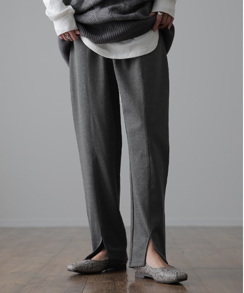 HUG.U（ハグユー）の「スリットパンツ（スウェットパンツ・レディース・ダークグリーン/オレンジ/ミント/チャコール/ライトグレー/ライム/ブラック/ブルーグリーン/スモークピンク/ライトベージュ・FREE）」の3枚目の写真